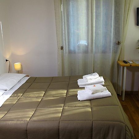Hotel Al Verde Манделло-дель-Ларіо Екстер'єр фото
