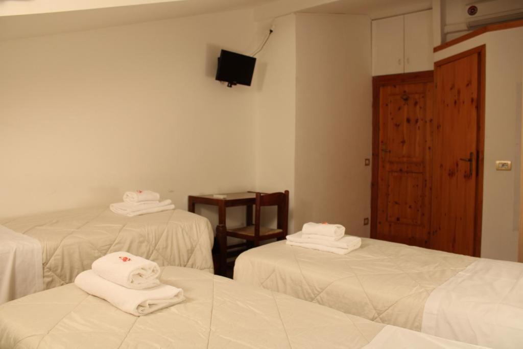 Hotel Al Verde Манделло-дель-Ларіо Екстер'єр фото