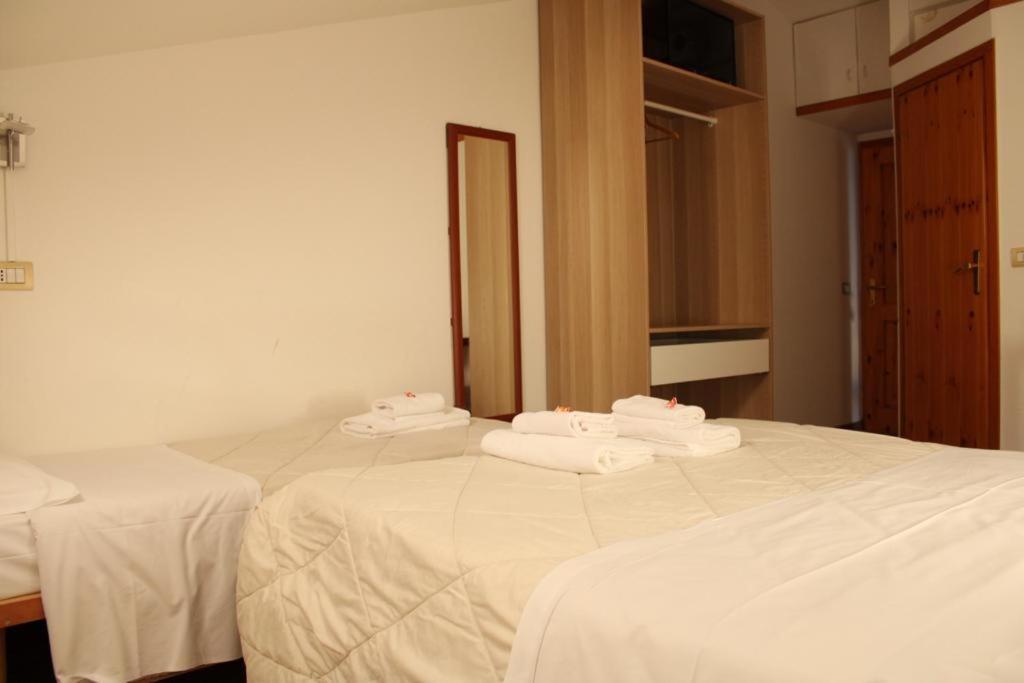Hotel Al Verde Манделло-дель-Ларіо Екстер'єр фото