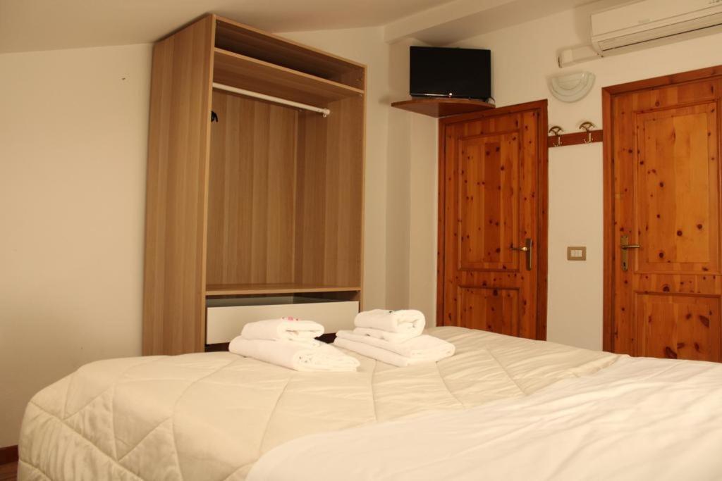 Hotel Al Verde Манделло-дель-Ларіо Екстер'єр фото